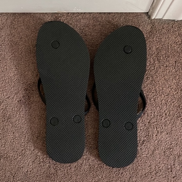 Black flip flops - Picture 2 of 2